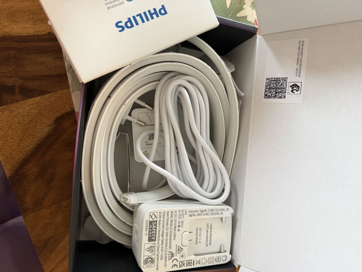 Philips Lampen: Philips hue gradient Lightstrip 2 M  – Neu (gemäss Beschreibung) aus Zumikon von fan_775c 3