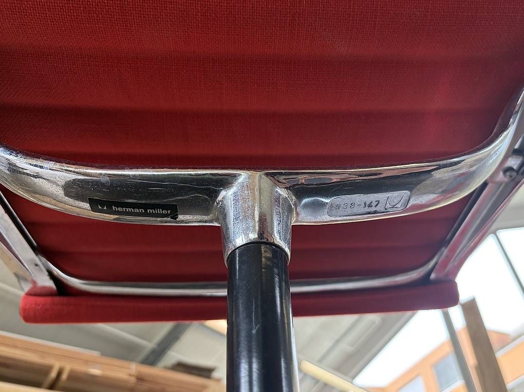 Herman Miller Sedie: Eames Aluminium Chair EA 101 Herman Miller – Usato da Uster venduto da lucabruegger 2