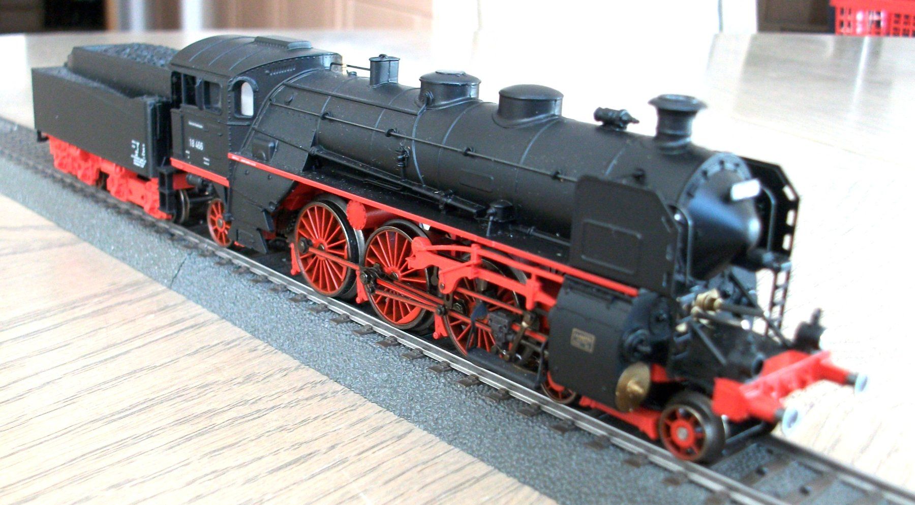 Märklin Modellini di ferrovie: Schlepptender-Dampflokomotive BR 18.4 – Nuovo (secondo la descrizione) da St. Moritz venduto da Manu7500 3