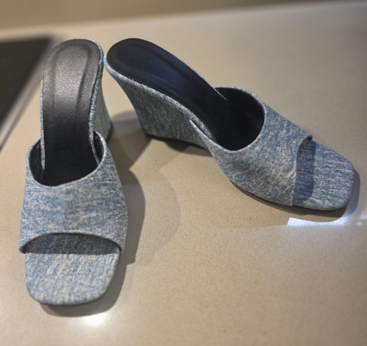 Damenschuhe: Sandales Jeans - Talons compensés – Neu (gemäss Beschreibung) aus Pampigny von Sfanette