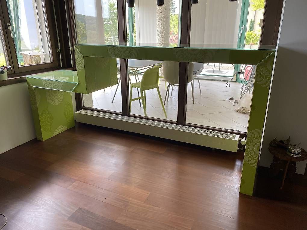 Equipement de magasin & Foires: robuster Hochtisch, Theke, Bar mit Glasabdeckung – D'occasion à Winterthur par barbaraha 1