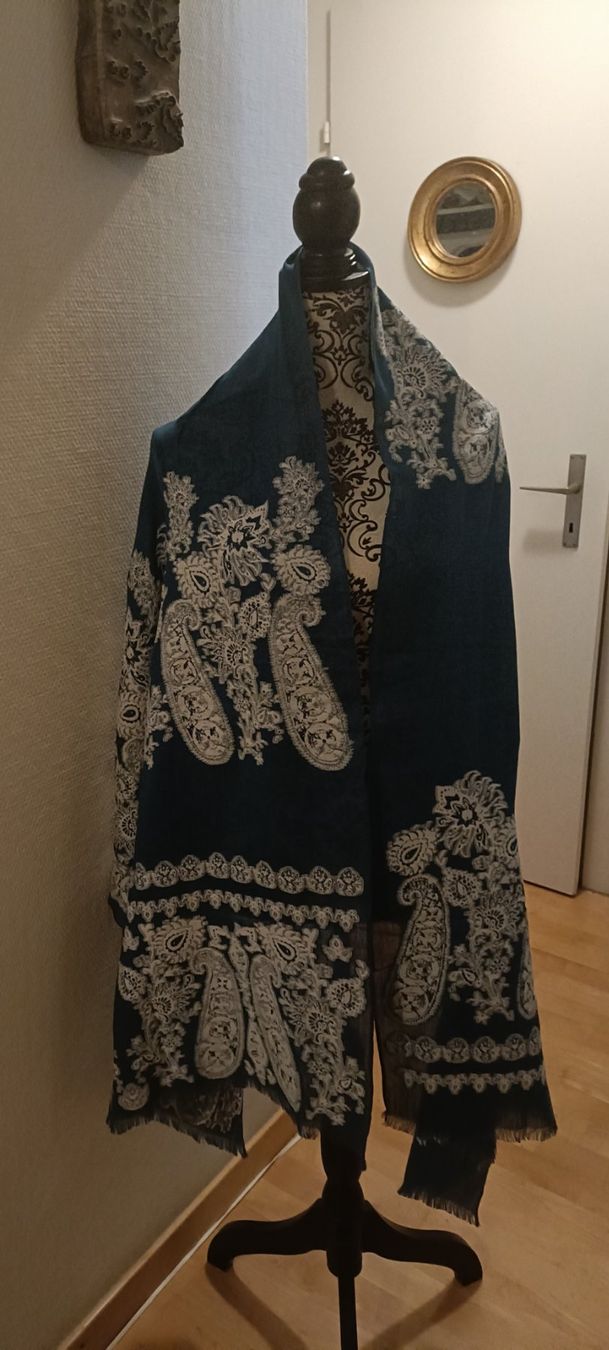 Foulard & Sciarpe: Foulard Petrusse – Nuovo e nell'imballaggio originale da Schaffhausen venduto da sim_j822