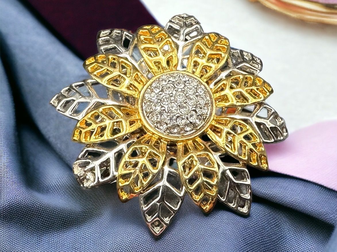 Broschen & Nadeln: Zweifarbige Brosche mit Strass, Vintage – Gebraucht aus Lamone von LaCantinaMagica 3