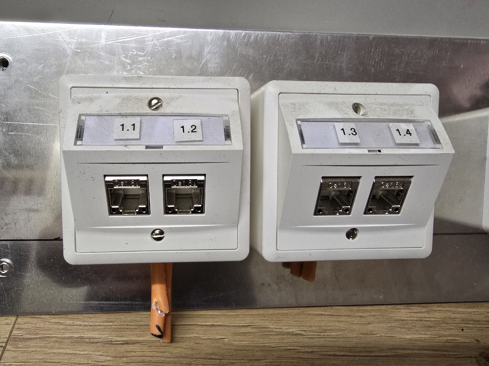 Alimentazione elettrica: Patchpanel mit Stromanschlüssen - ideal fürs Homeoffice! – Usato da Cham venduto da NeraHandel