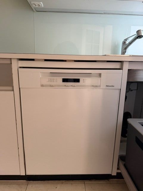 Lavastoviglie: Miele Geschirrspüler Einbaugerät 60 cm – Usato da Herrliberg venduto da tk8_22hw