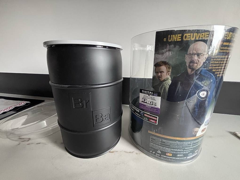 Tutti i DVDs: À vendre Baril Breaking Bad - 16 Blu-ray – Usato da Aire-la-Ville venduto da Steve72 1