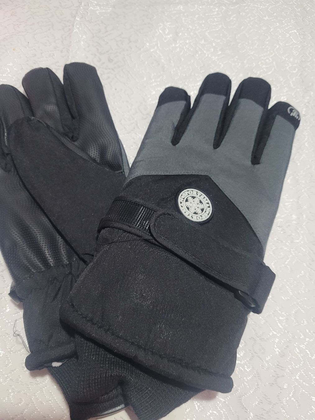 Sonstige Accessoires für Herren: Warme Winterhandschuhe Gr. S/M schwarz/grau – Neu und originalverpackt aus Bassersdorf von kid_fm98