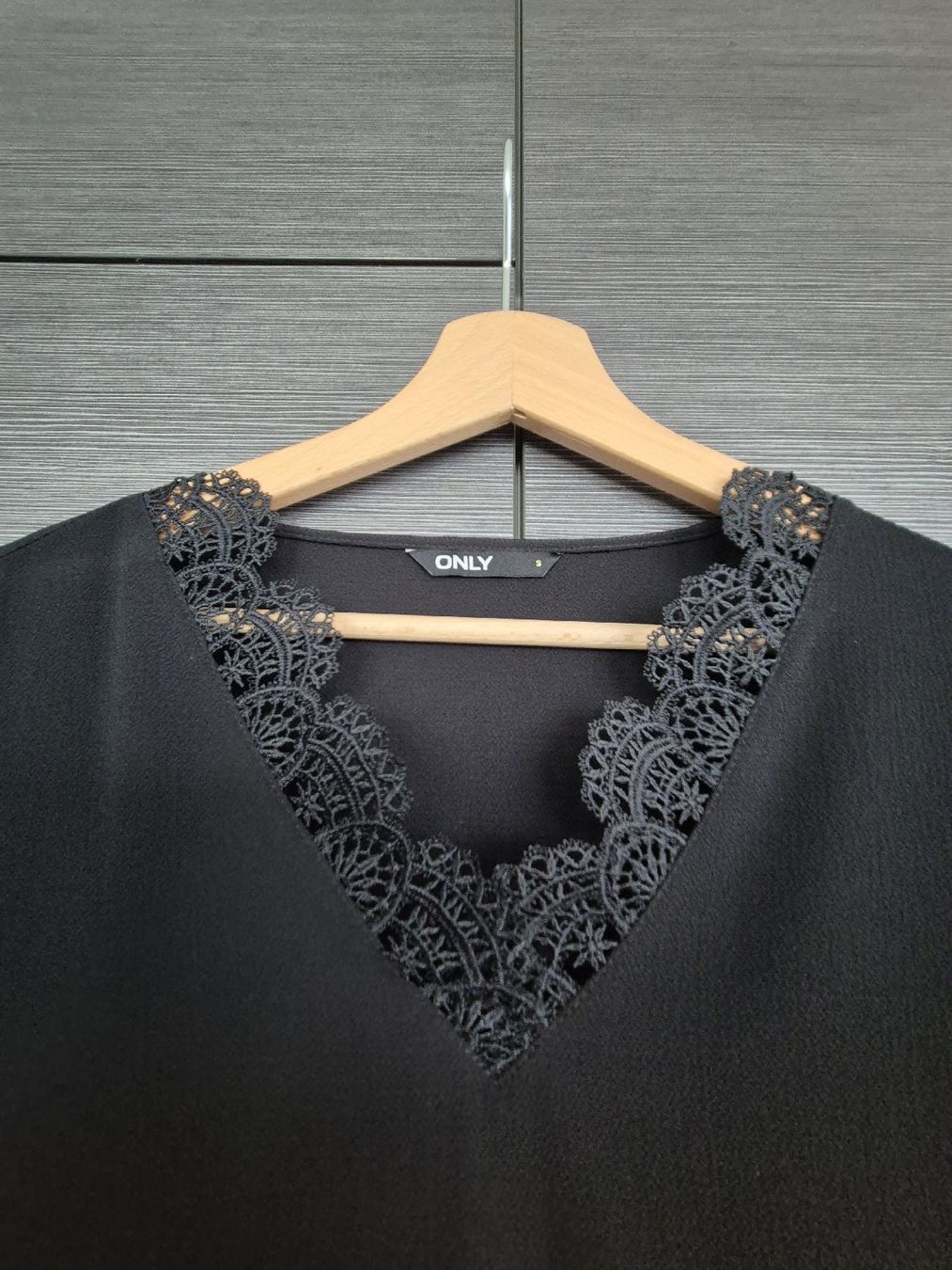 Only Camicette: ONLY Bluse Schwarz, Gr. S, Spitze, Top Zustand – Usato da Römerswil LU venduto da cfm_j789 1