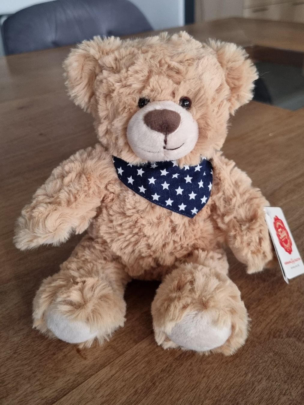 Teddy Hermann Giocattoli: Plüschtier Teddybär mit Halstuch neu – Nuovo (secondo la descrizione) da Waltenschwil venduto da Larache90