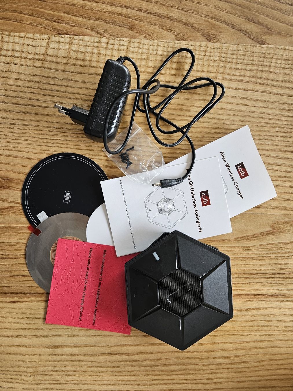 Caricabatterie: KALB Qi Wireless Lade-Gerät hexagonale Form mit Netzteil – Usato da Filzbach venduto da Lyleu 1