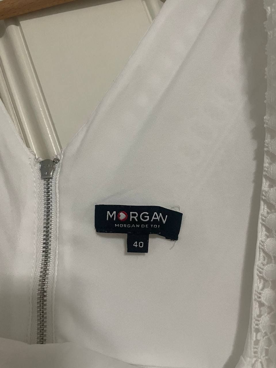 Morgan Kleider: MORGAN robe blanche dentelle, col V, taille 40 – Neu (gemäss Beschreibung) aus Ecublens VD von cle_d8j8 1