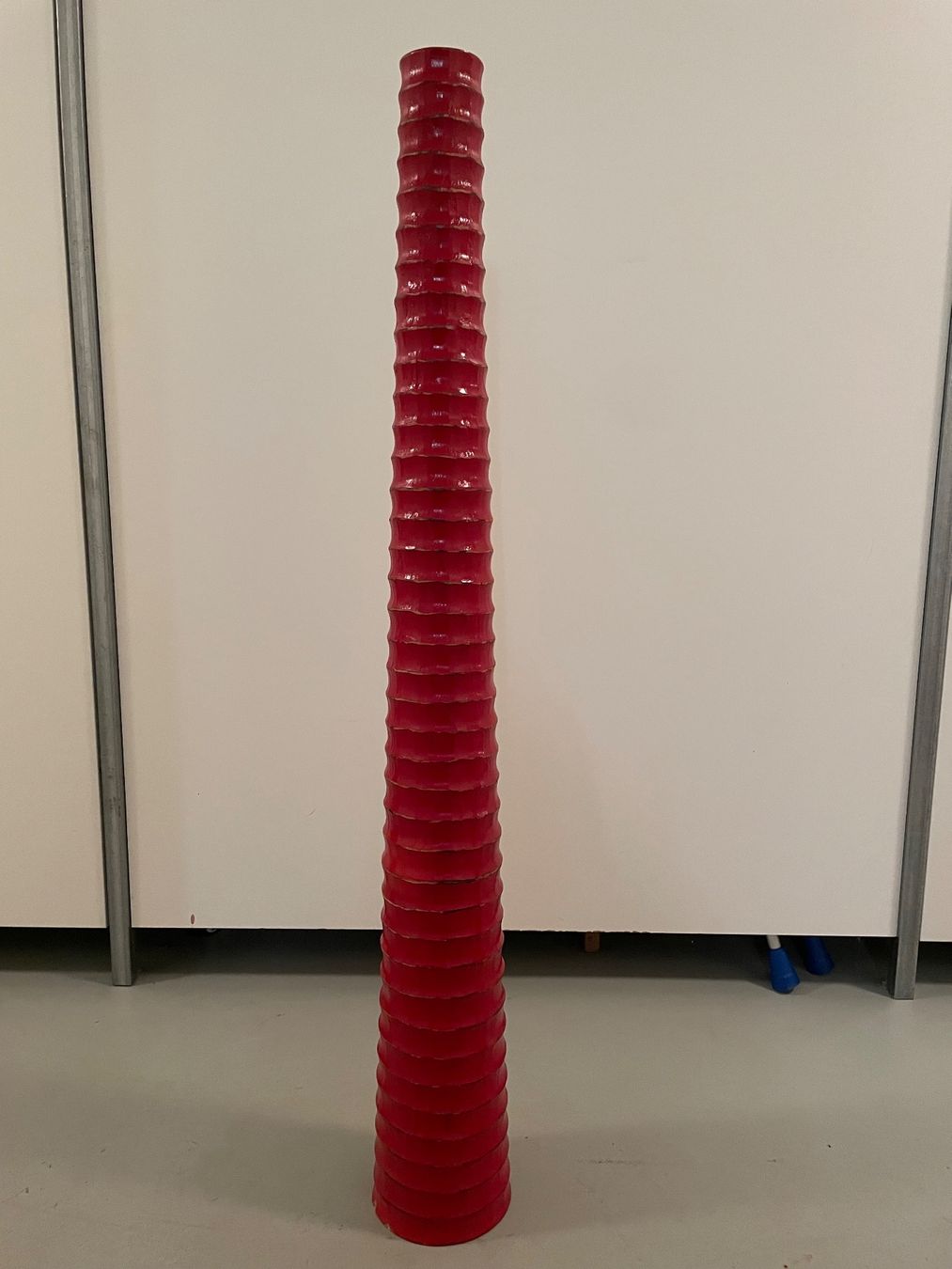 Vasi & Recipienti: Holzvase Handarbeit, rot, 114cm – Usato da Lenzerheide/Lai venduto da reblulai