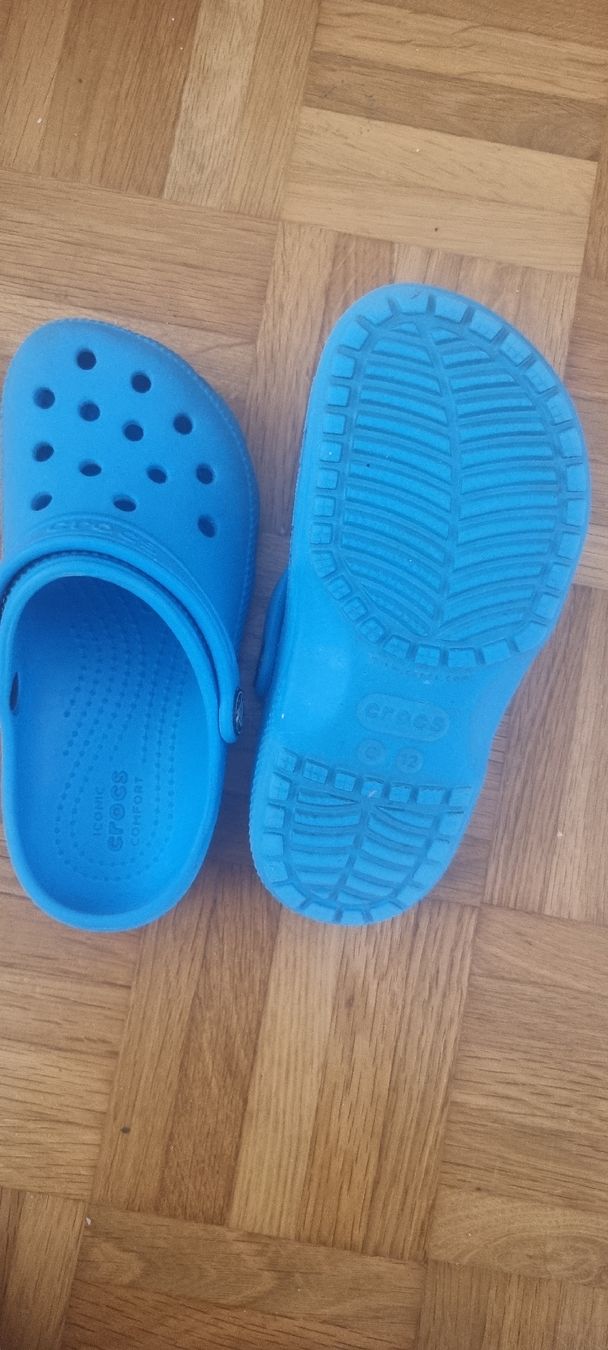 Crocs Scarpe per ragazzi: Kinder Clogs Crocks blau Grösse C12 (29/30) – Usato da Zürich venduto da Nis96e 1