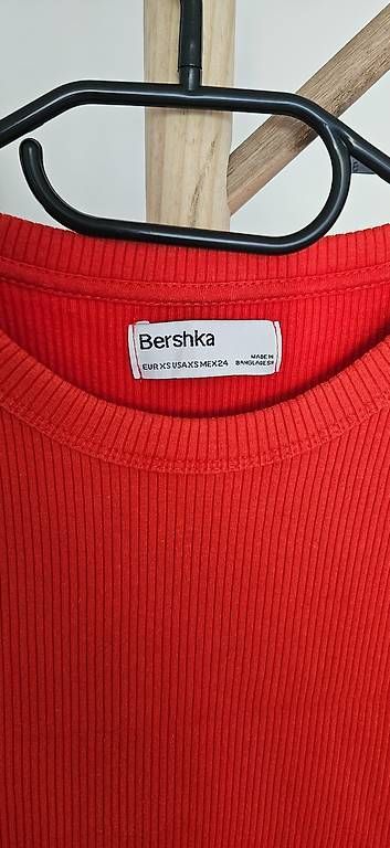 Kleider: Red dress – Gebraucht aus Oberweningen von mir_2wt5 1