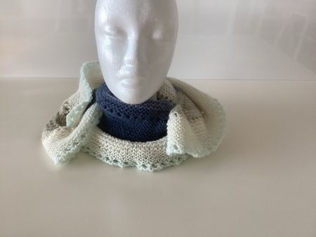 Halbmondtuch Wolle handgestrickt für den Hebst / Winter