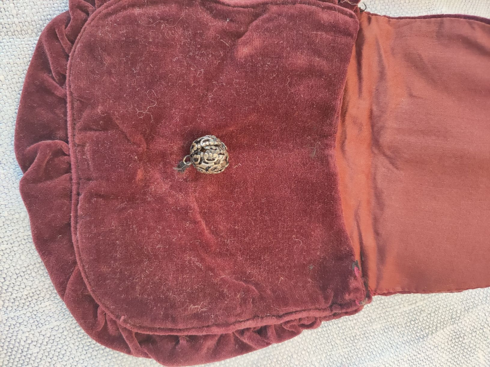 Borse da donna: Samt Täschli Bordo-Rot Antike – Usato da Gipf-Oberfrick venduto da minini 4