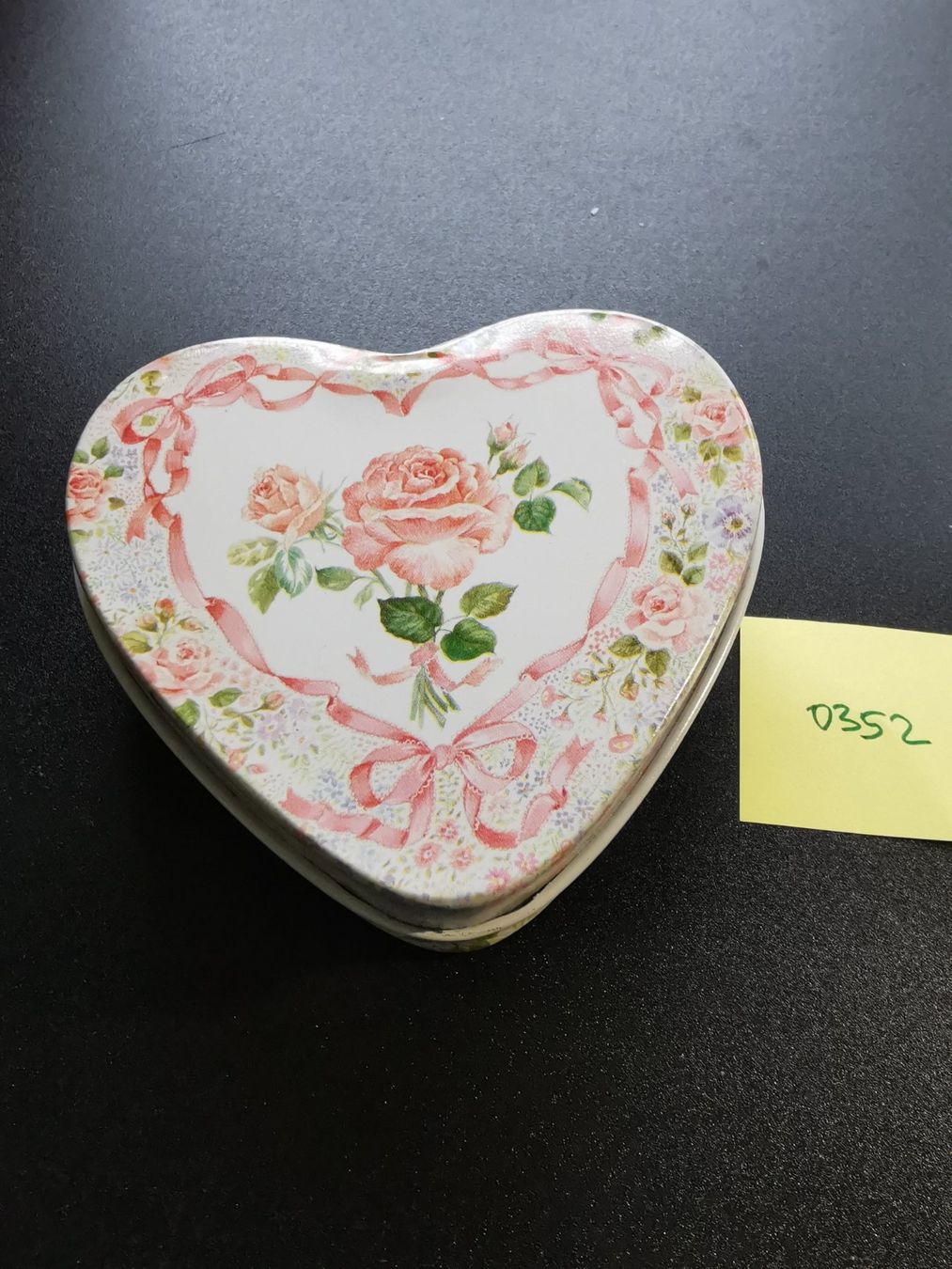 Dosen: Antike Puderdose in Herzform / Blechdose VINTAGE – Gebraucht aus Dübendorf von aschiduebendorf 2