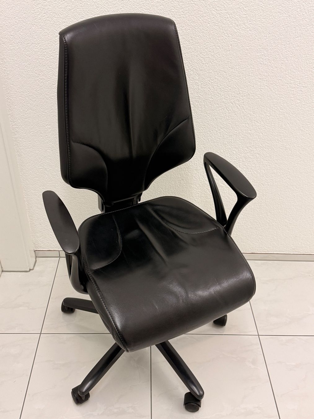 Giroflex Stühle: Bürostuhl Giroflex G64 (Echtleder) – Gebraucht aus Felben-Wellhausen von 9506 1