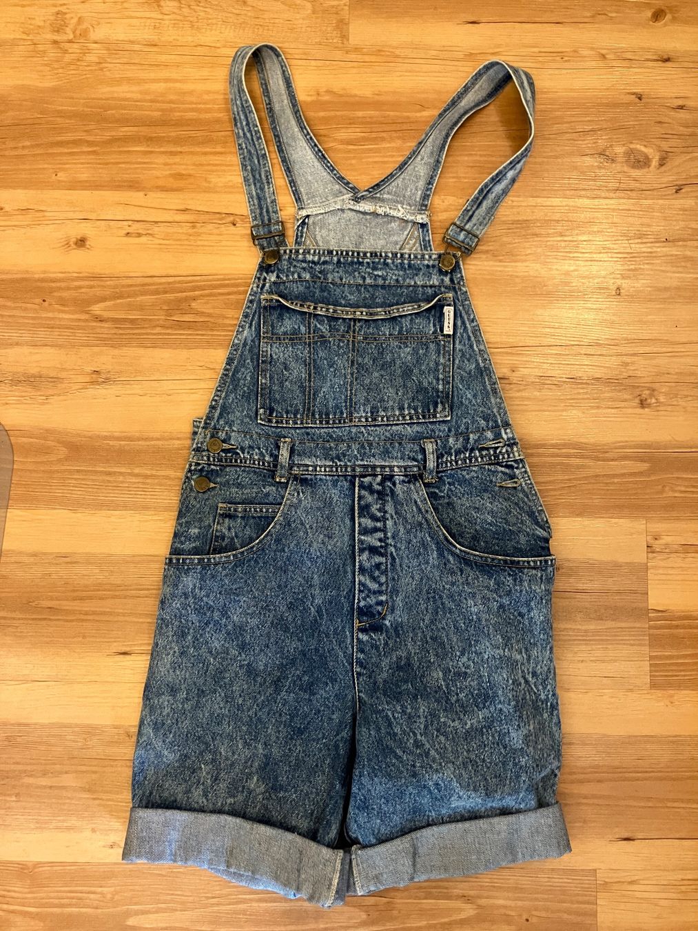 Guess Hosen: Latzhosen – Gebraucht aus Sargans von Soraka 3