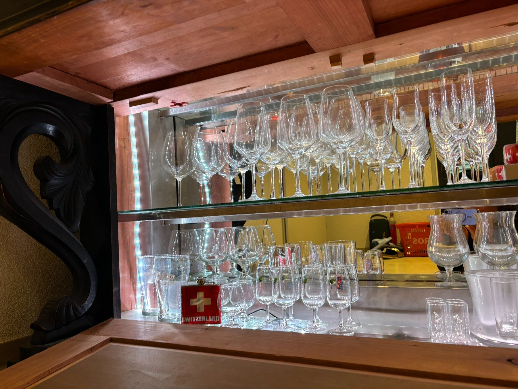 Ladenausstattungen & Messebau: Exklusive, handgefertigte Hausbar aus altem Klavier – Gebraucht aus Berg am Irchel von Pepi7 4