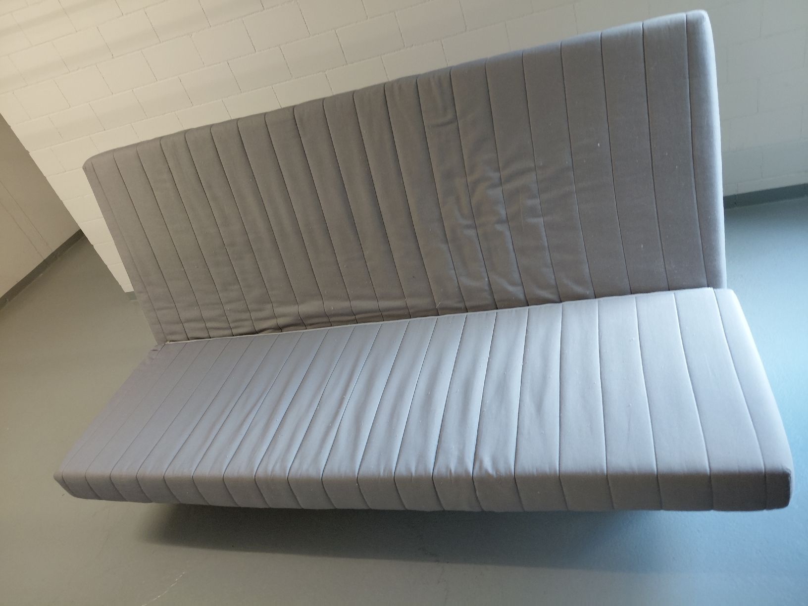 Divani: Sofabett mit Metallrahmen, funktioniert einwandfrei – Usato da Cham venduto da srb_26vq 5