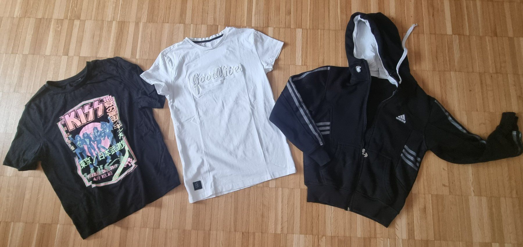 Lotti & Set di vestiti: 1 Sport-Jacke/-Pullover + 2 Shirts - Gr. S – Usato da Neftenbach venduto da DanielaS01020304