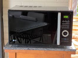 LG Mikrowelle und Heissluft Backofen, XL Gerät