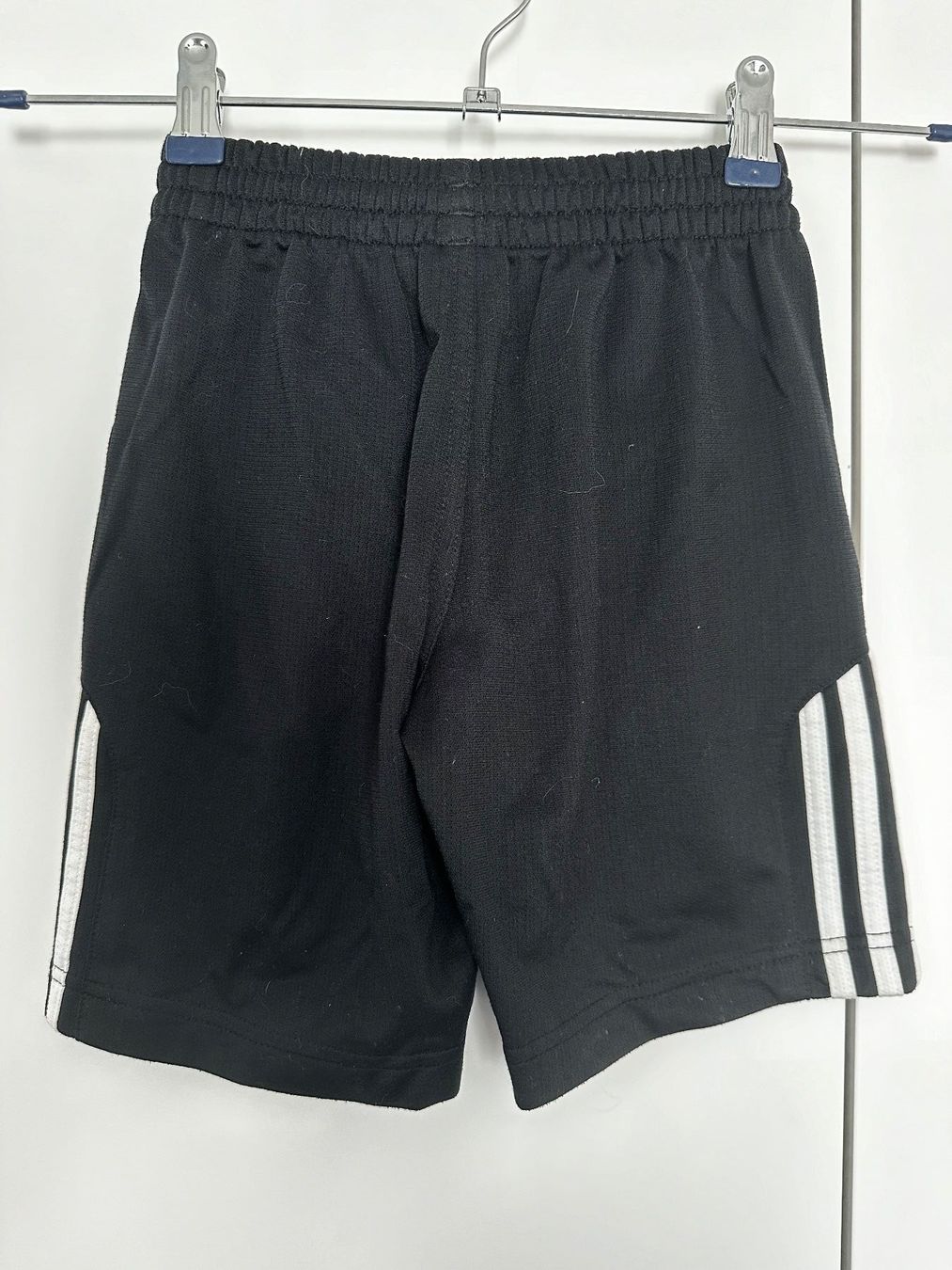 Adidas Pantaloni: Adidas Shorts Grösse 116 – Usato da Wagenhausen venduto da vintagesecondhand 1