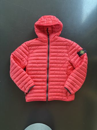 Stone Island Daunenjacke rot Kapuze Grösse L guter Zustand