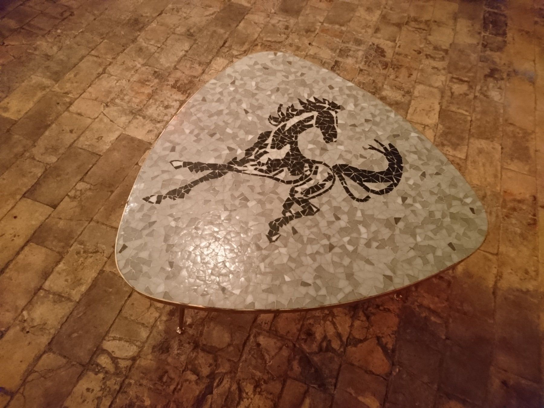 Tavoli: Exklusiver Couchtisch BERTHOLD MÜLLER. Mosaik, Messing. 1950 – Usato da Zürich venduto da Rst7 5