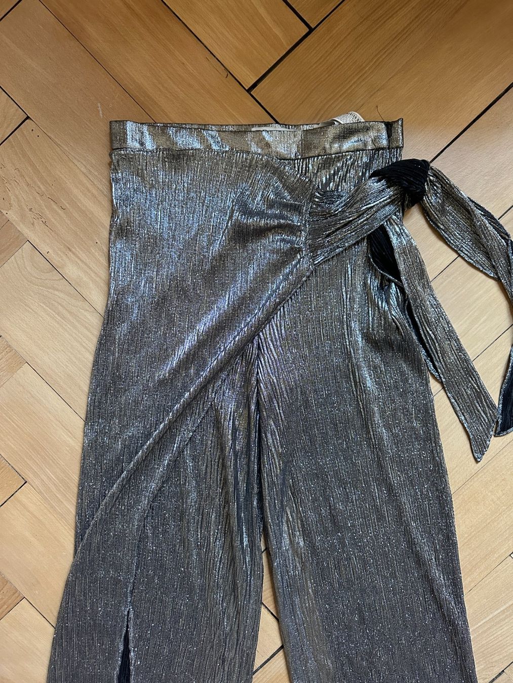 Zara Pantaloni: ZARA - Glitzer Party Plisseehose M – Usato da Zürich venduto da Diazaio 1