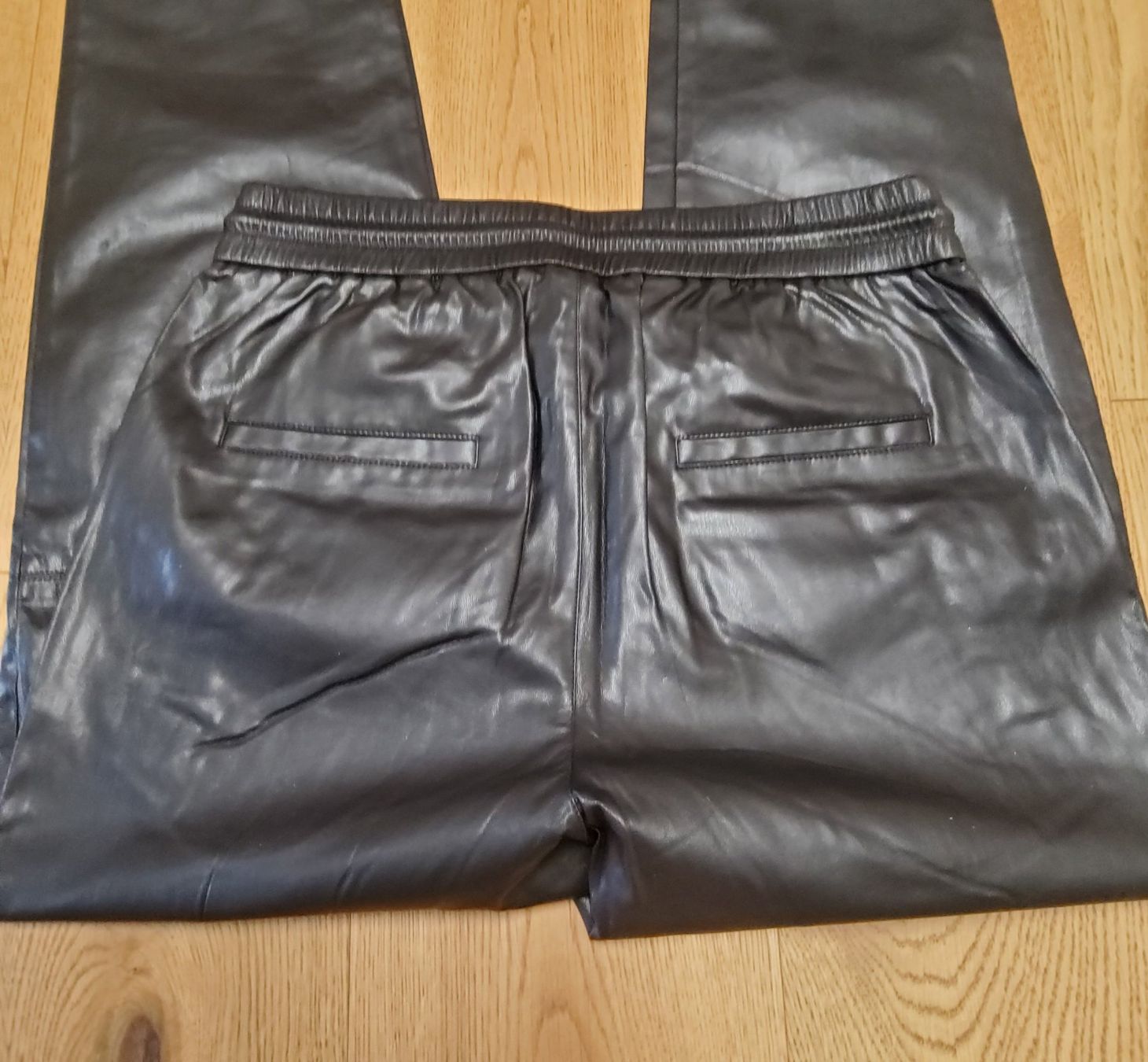 Esprit Kleiderpakete: Kleiderpacket schwarz – Gebraucht aus Naters von 3904Naters 2