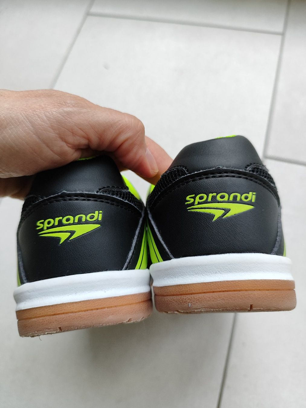 Scarpe per ragazzi: Neue Turnschuhe, Hallenschuhe Sprandi Gr. 31 – Nuovo (secondo la descrizione) da Seon venduto da Mandes1 4