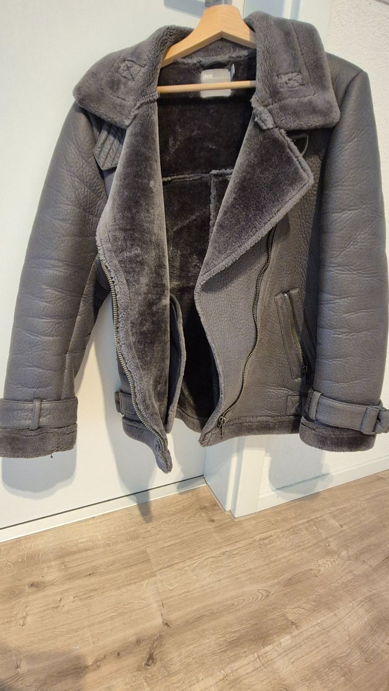 Asos Vestes: Winterjacke grau ASOS – D'occasion à Brügg BE par Tub_san