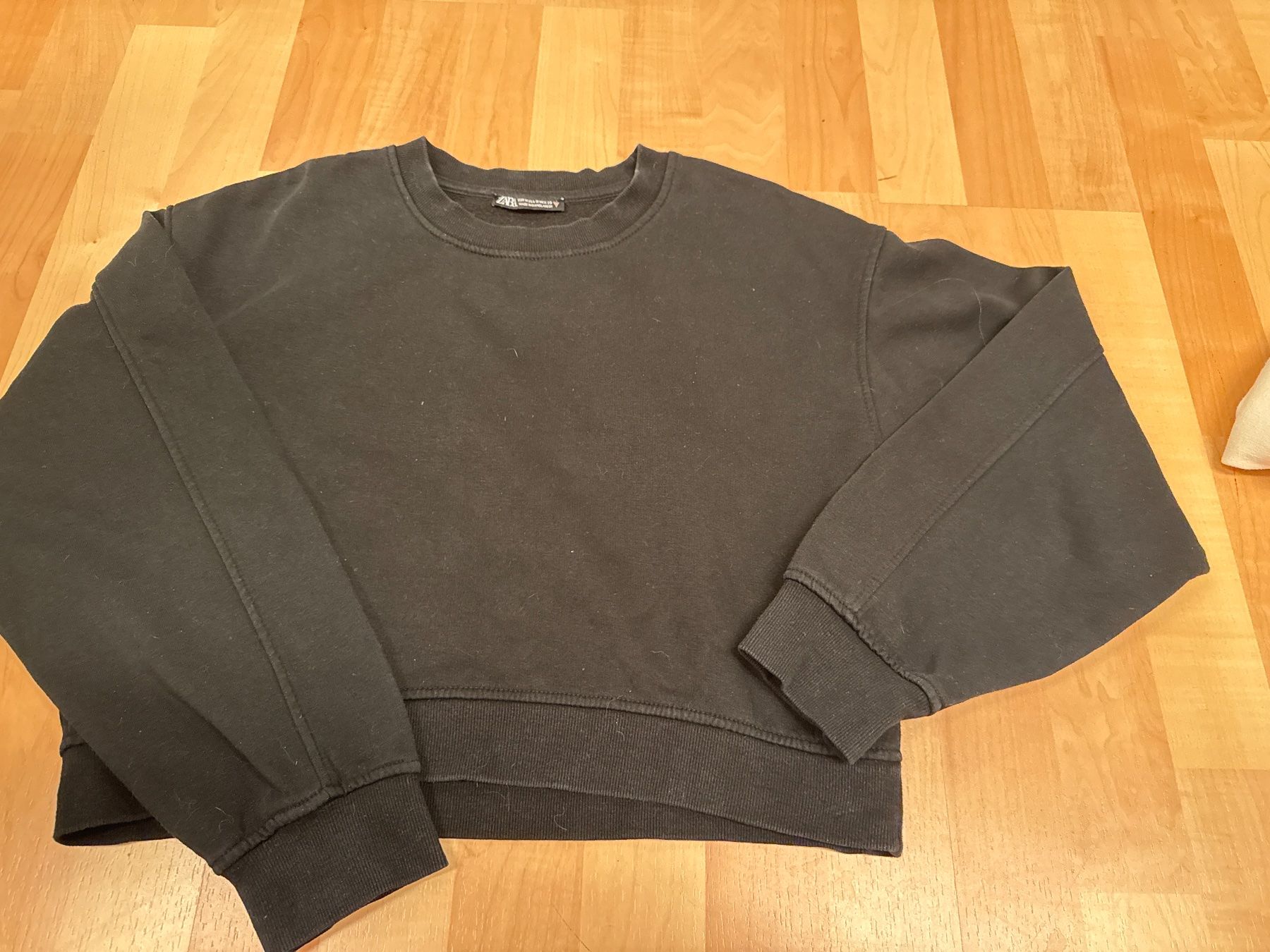 Zara Pullover & Sweatshirts: Schwarzer Zara Damenpullover Gr M – Gebraucht aus Oberweningen von Ardnas89