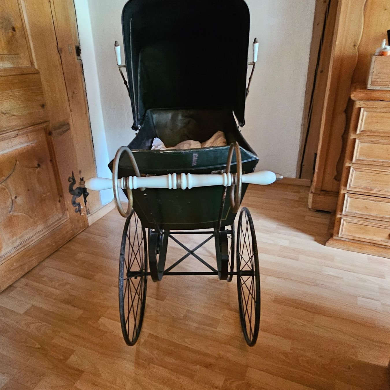 Carrozzine: Aniker Kinderwagen – Usato da Zweisimmen venduto da St.Louis 1