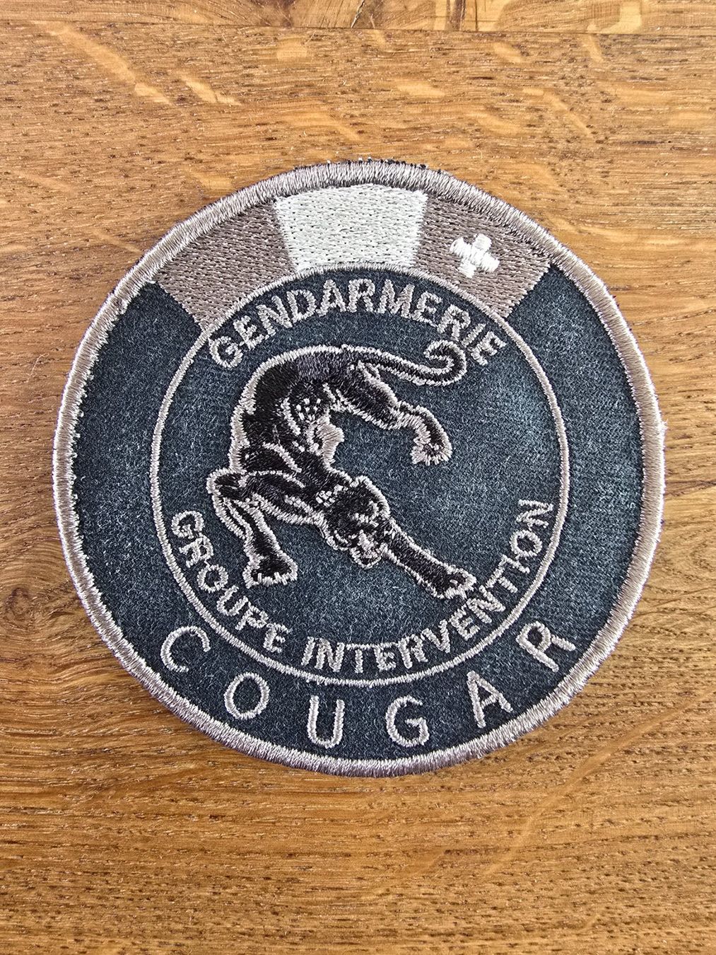 Placchette & Badge: Badge Gendarmerie Groupe Intervention Cougar – Usato da Alpnach Dorf venduto da ben_zb29