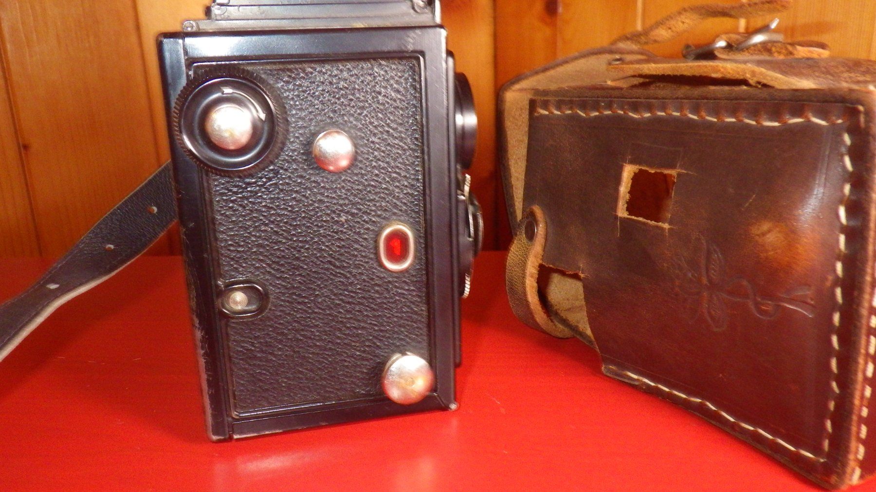 Voigtländer Fotocamera: Vogtländer brillant TLR avec étui – Usato da Corbeyrier venduto da SkinGraft 1