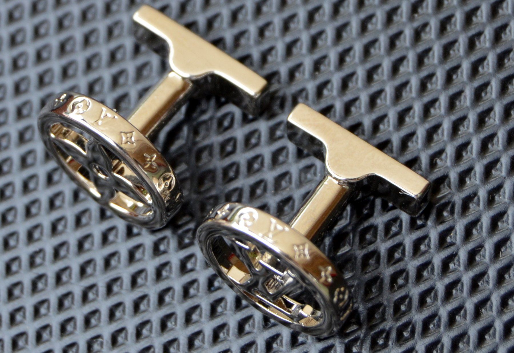 Louis Vuitton Gemelli: Louis Vuitton Manschettenknöpfe / boutons de manchette – Usato da Collonges venduto da Auganien 5