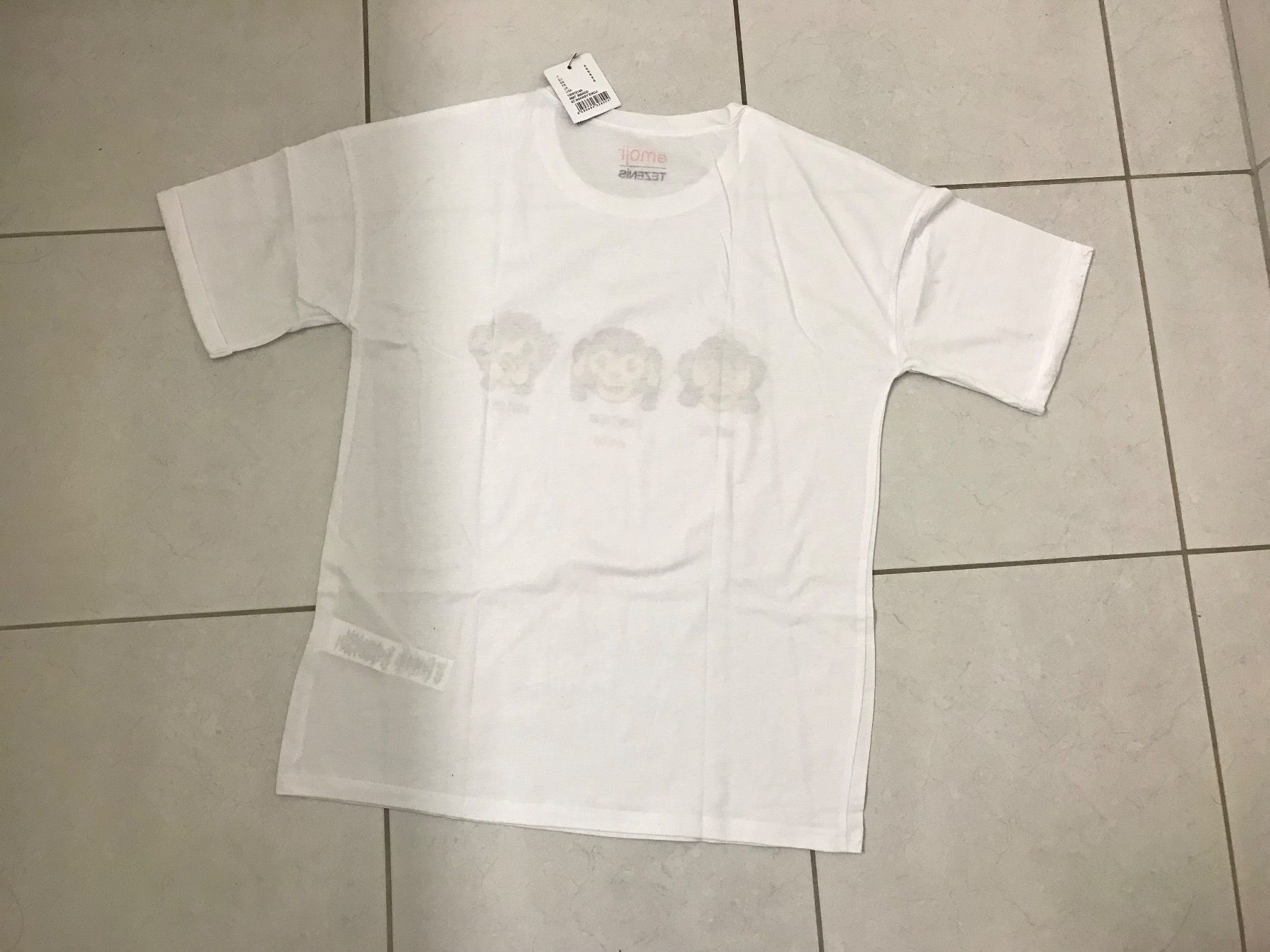 T-shirts: Emoji T-Shirt – Neuf avec emballage d'origine à Bassersdorf par secondhand_clothing 1