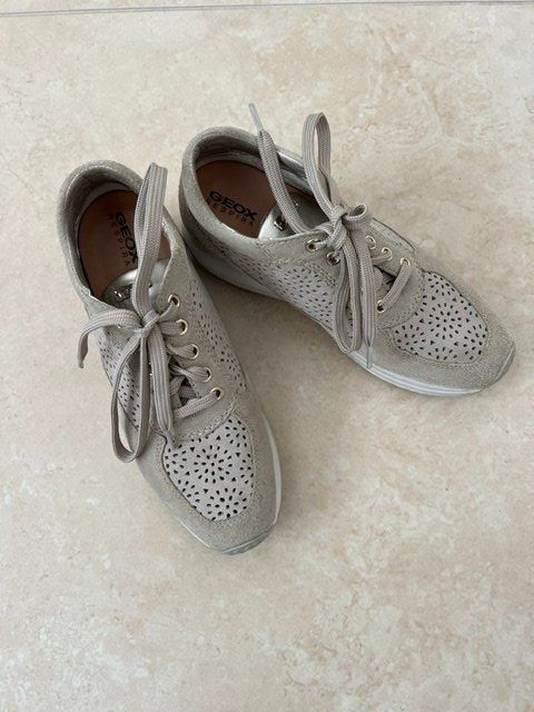 Geox Scarpe da donna: Schöner beiger GEOX Sneaker Gr. 37 – Usato da Dottikon venduto da Cgreg