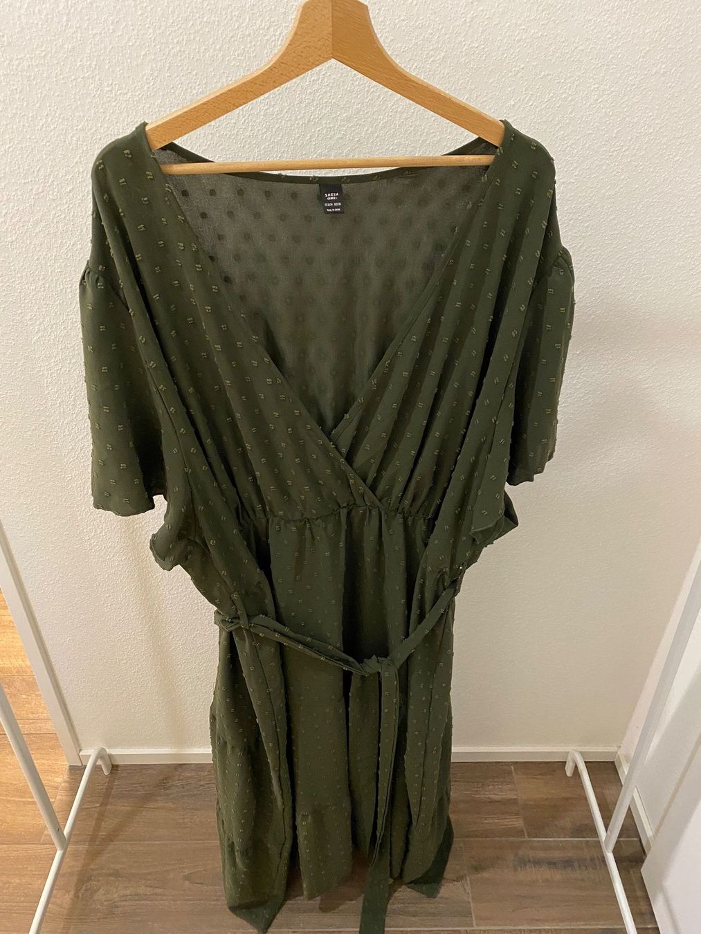 Shein Vestiti: Maxikleid mit Gürtel oliv Gr. 56 / 58 / 60 – Usato da Pratteln venduto da a23_j2gs 2