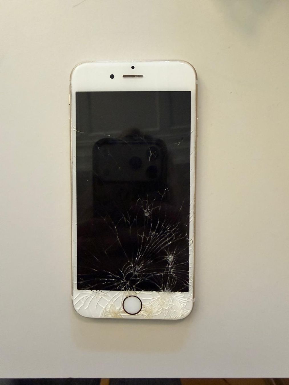Apple Telefoni cellulari / Smartphones: iPhone S – Usato da Bern venduto da adv_d7hj