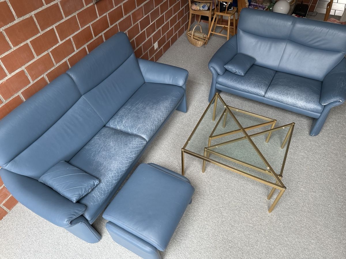 Divani: 2 Sofas (5 Plätze) leder blau mit Glastisch dreifach – Usato da Widen venduto da Sir_copilot 4