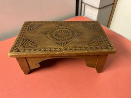 Holzhocker/Fusstrittli, geschnitzt, vintage, antik!
