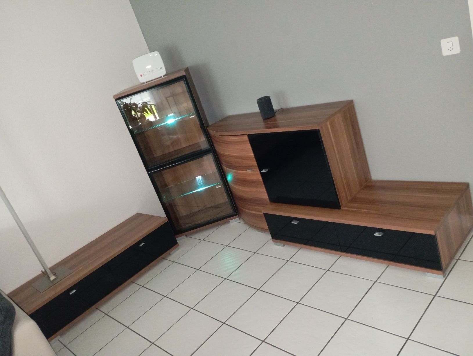 Mobili TV: Wohnwand 4-teilig – Nuovo (secondo la descrizione) da Dulliken venduto da aga_ola