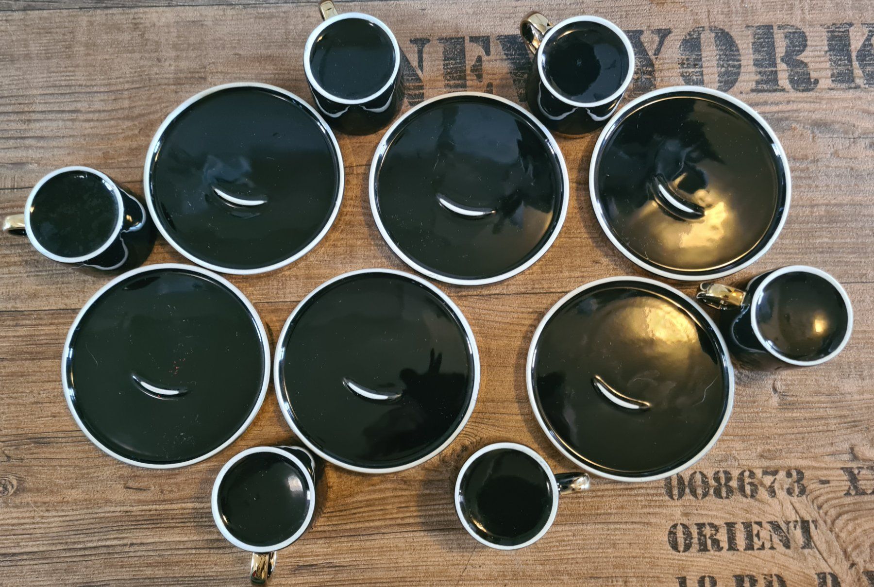Set di piatti: 6-teiliges Espresso-Teeservice gold-schwarz – Usato da Winterthur venduto da bibummi 5