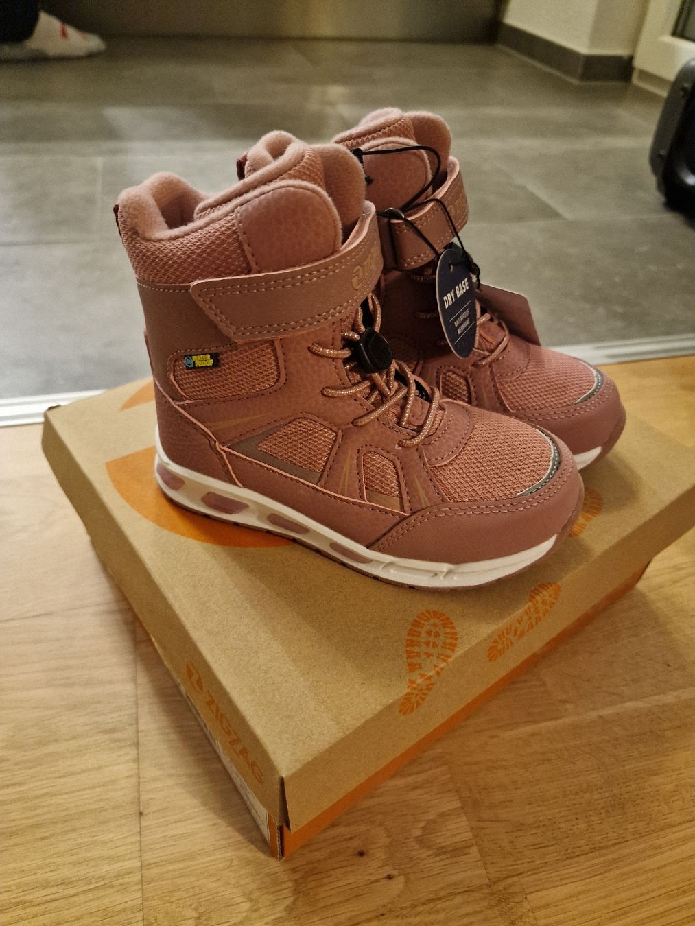 Chaussures hommes: ZigZag Kinderschuh Mess Rose – Neuf avec emballage d'origine à Dübendorf par joa_rmb7 1