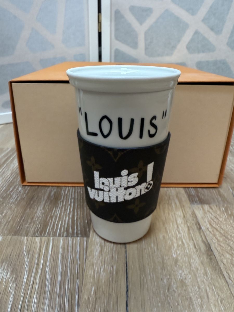 Louis Vuitton Tazze: Louis Vuitton NEW ceramic mug Set with monogram – Nuovo e nell'imballaggio originale da Grund b. Gstaad venduto da PlageNeige