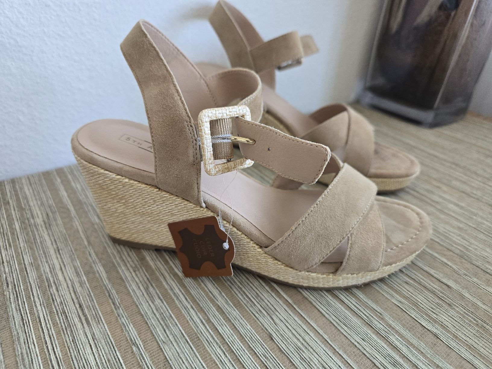 Scarpe da donna: Neue Ledersandalen, Größe 41 – Nuovo e nell'imballaggio originale da Wädenswil venduto da sos_6vlx 1